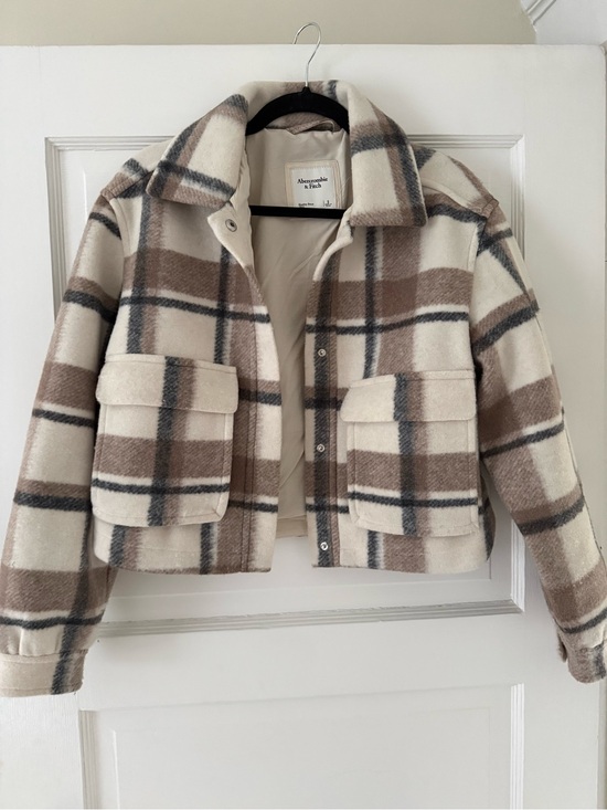 Abercrombie & Fitch Jackets & Blazers - Abercrombie & Fitch Cream and Brown Plaid Teddy Shacket